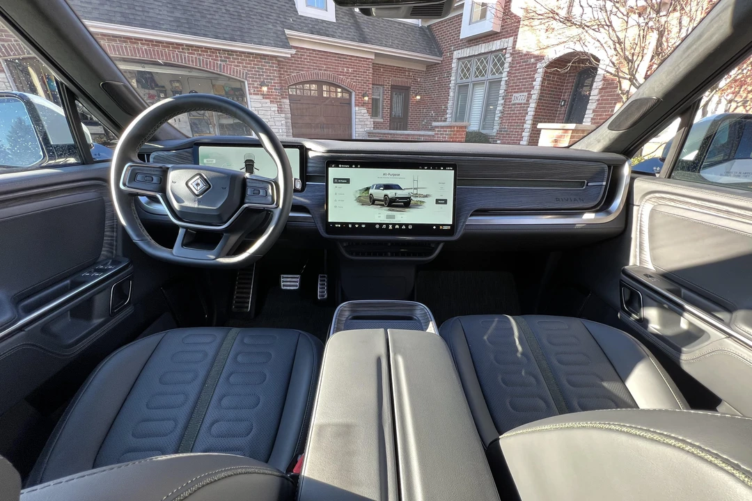 2022 Rivian R1S - Image 26 of 31