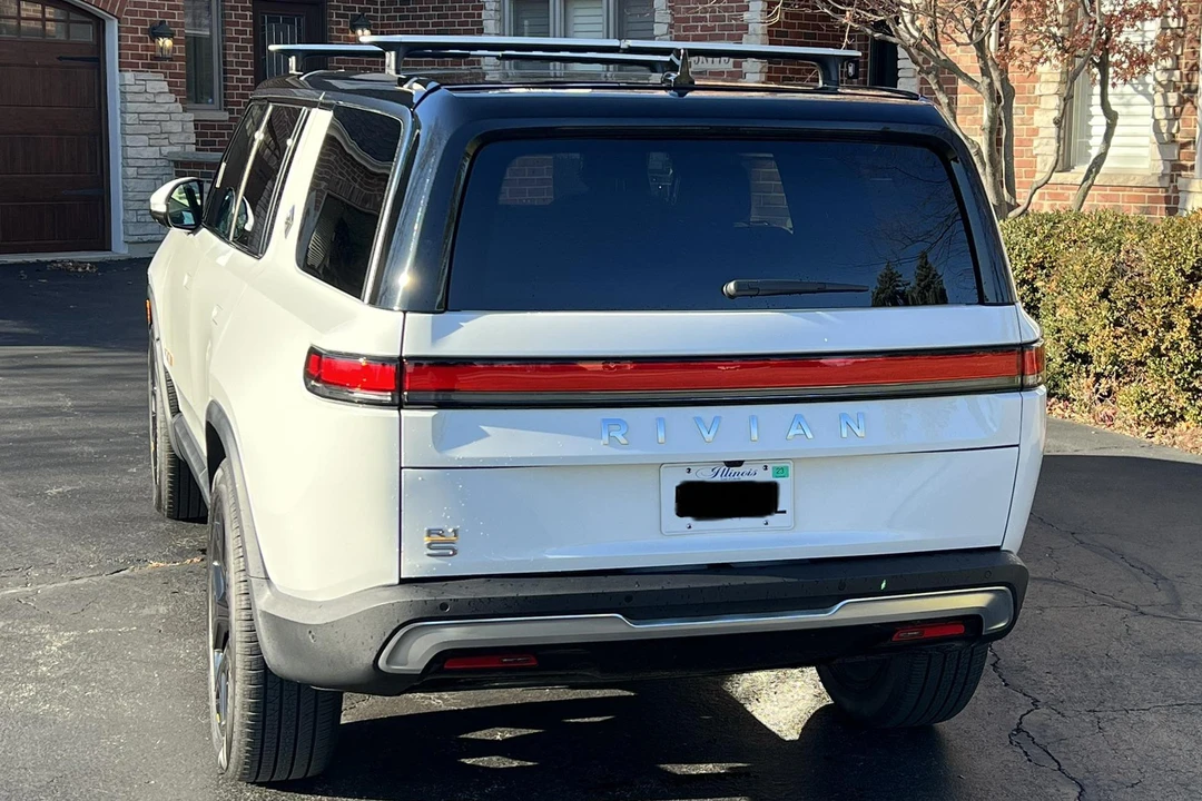 2022 Rivian R1S - Image 5 of 31
