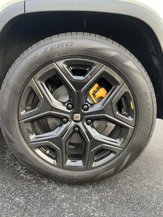 2022 Rivian R1S - Image 23 of 31