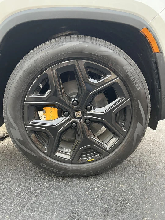 2022 Rivian R1S - Image 25 of 31