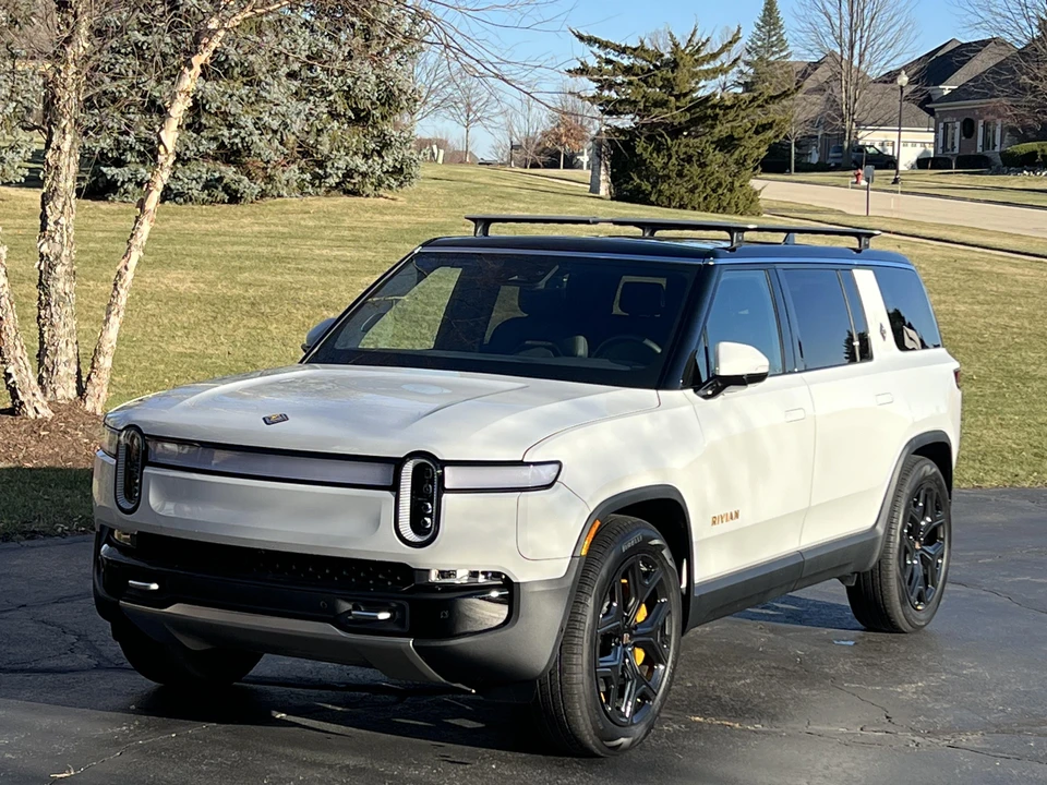 2022 Rivian R1S - Image 8 of 31