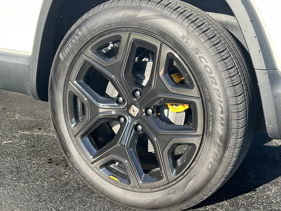 2022 Rivian R1S - Image 22 of 31