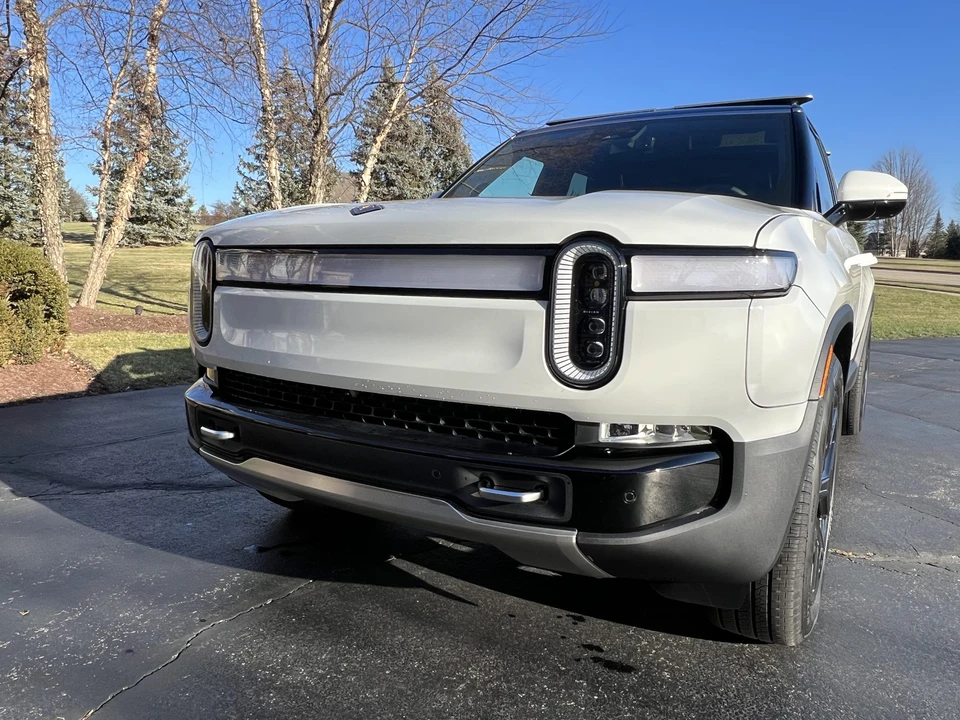 2022 Rivian R1S - Image 7 of 31