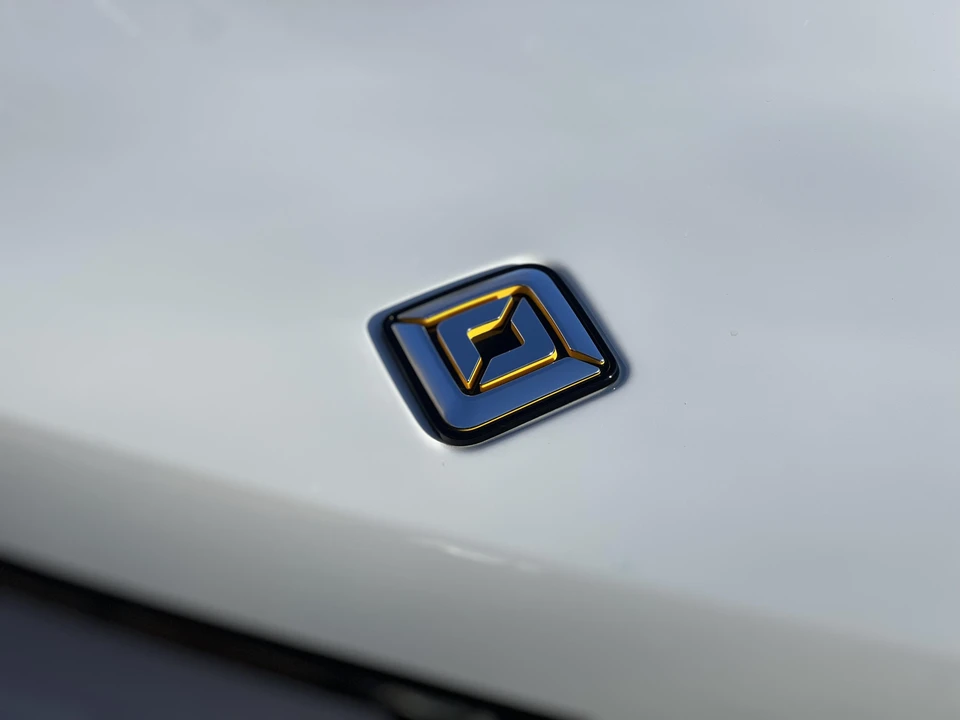2022 Rivian R1S - Image 18 of 31
