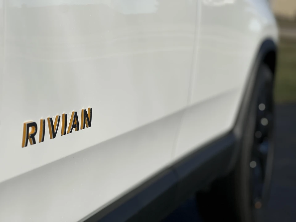 2022 Rivian R1S - Image 21 of 31