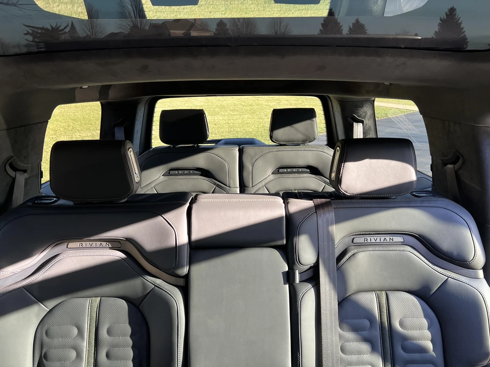 2022 Rivian R1S - Image 31 of 31