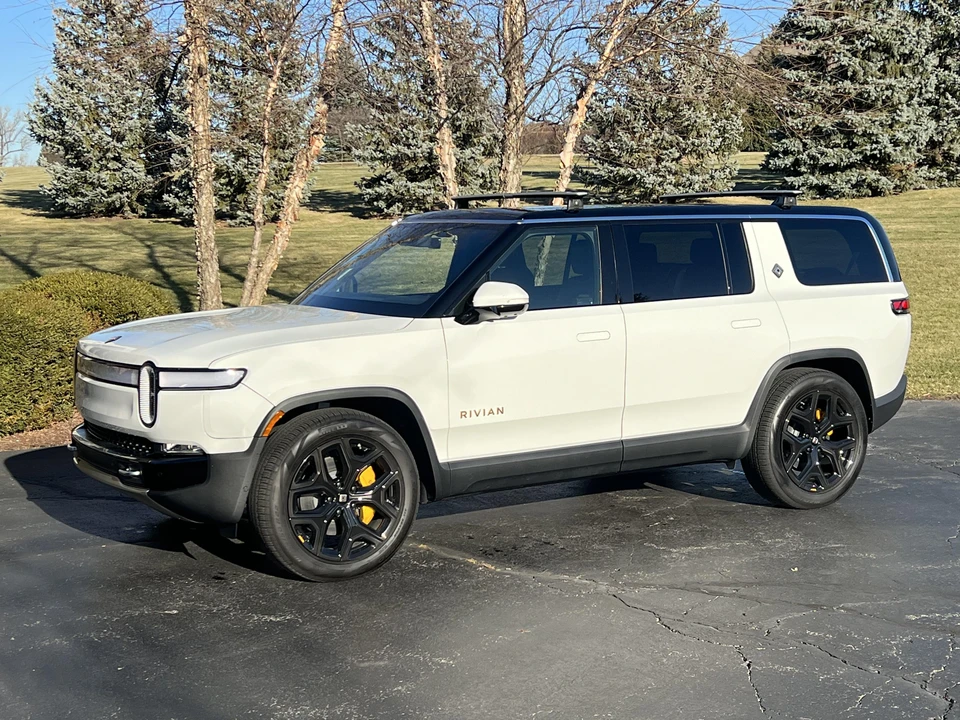 2022 Rivian R1S - Image 11 of 31