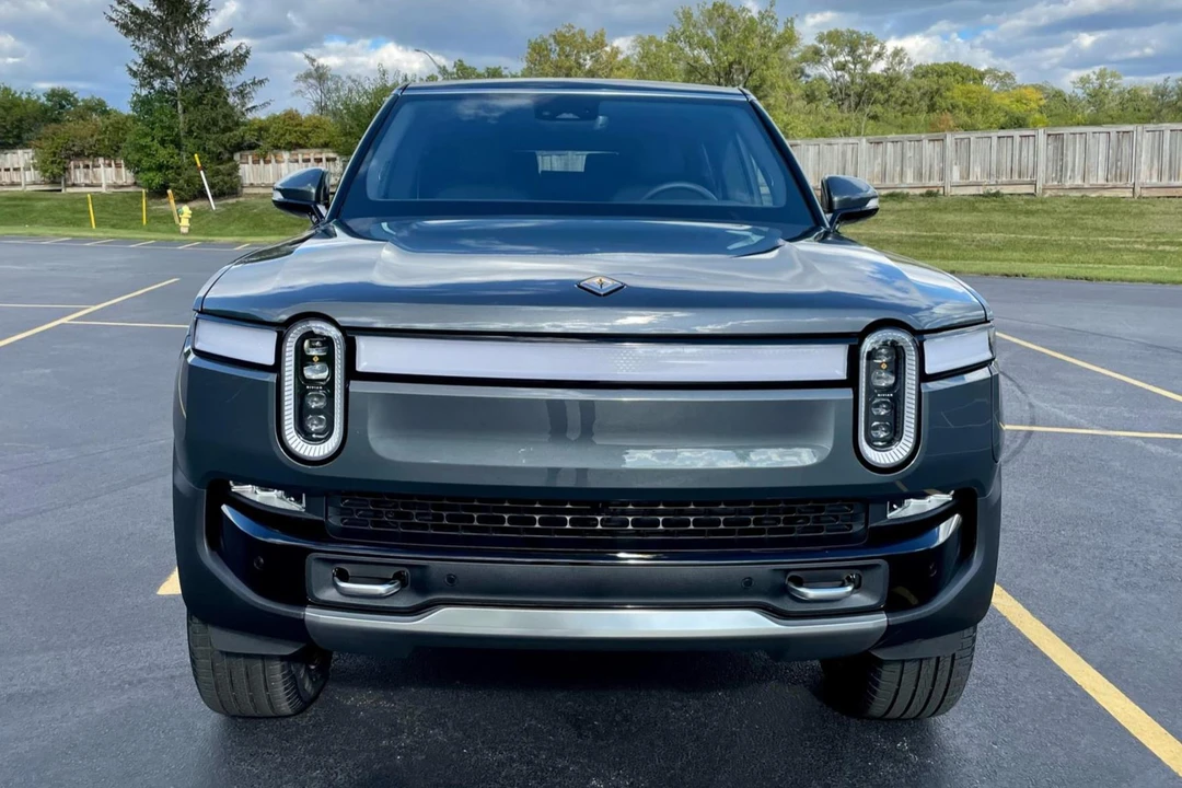 2022 Rivian R1S - Image 2 of 31