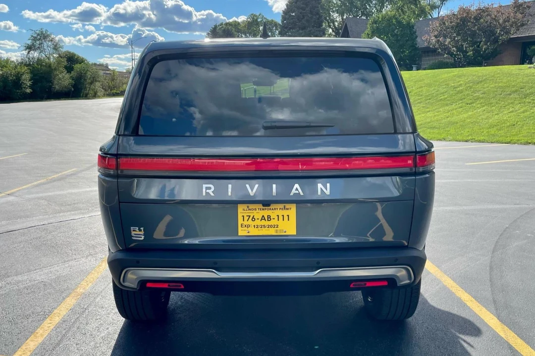 2022 Rivian R1S - Image 5 of 31
