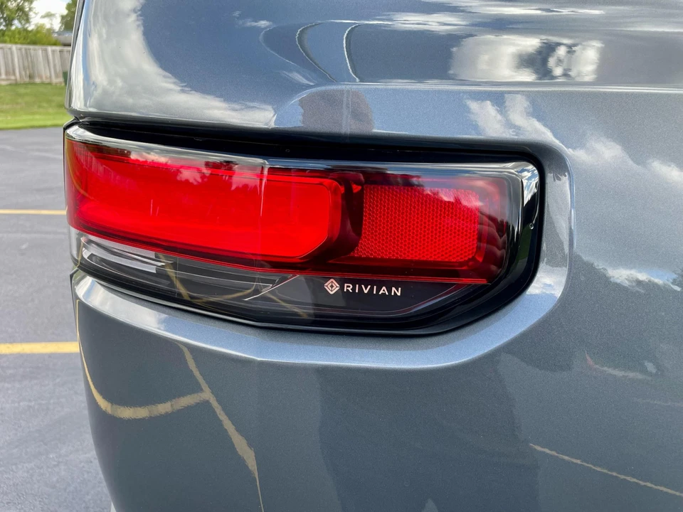 2022 Rivian R1S - Image 22 of 31