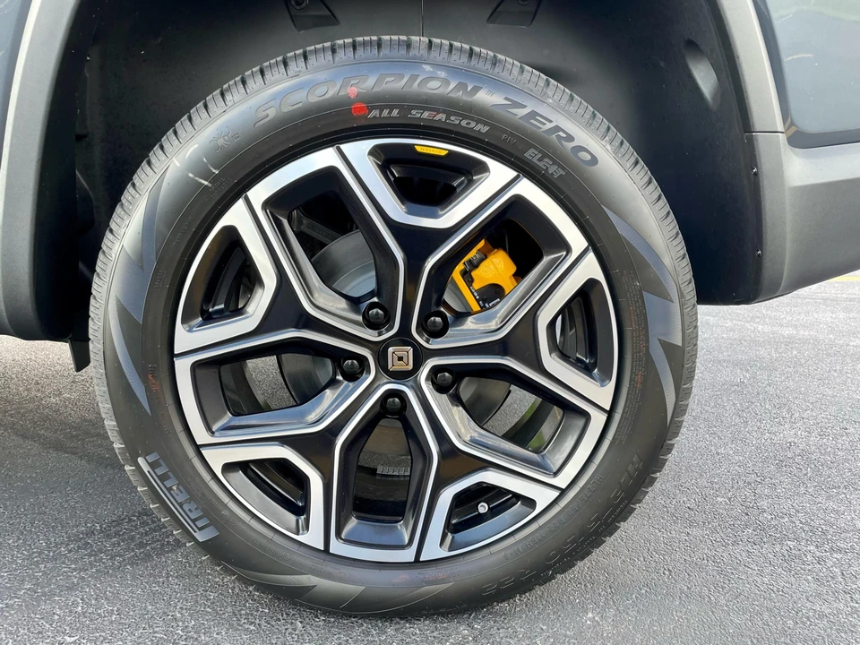 2022 Rivian R1S - Image 31 of 31