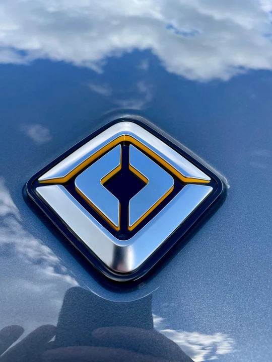 2022 Rivian R1S - Image 10 of 31