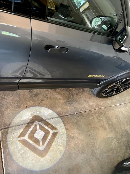 2022 Rivian R1S - Image 23 of 31