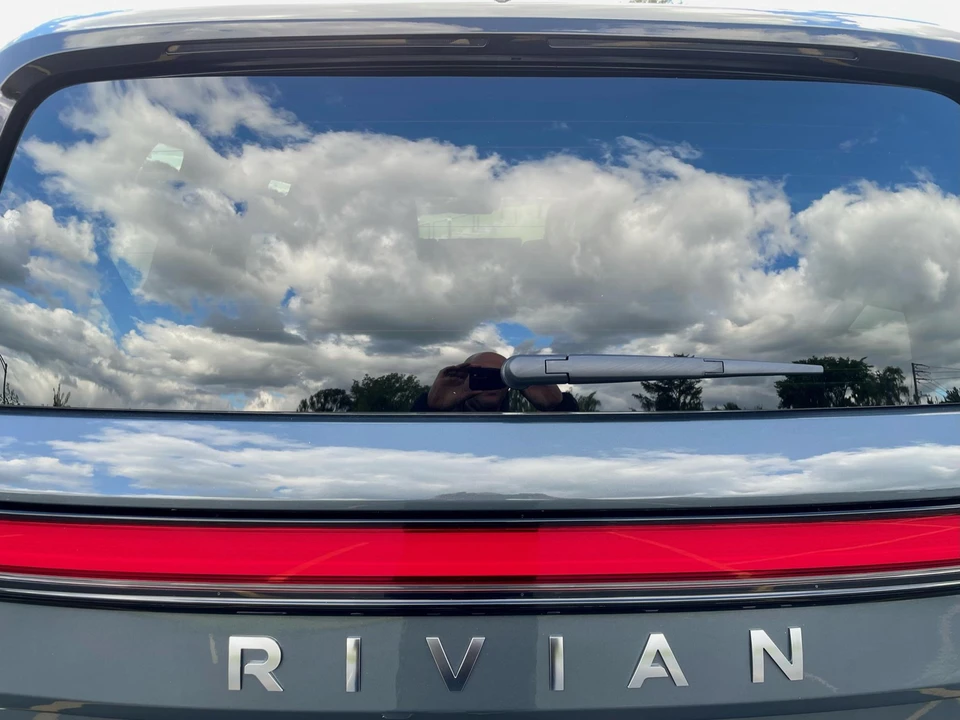 2022 Rivian R1S - Image 19 of 31