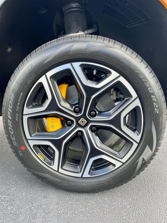2022 Rivian R1S - Image 30 of 31