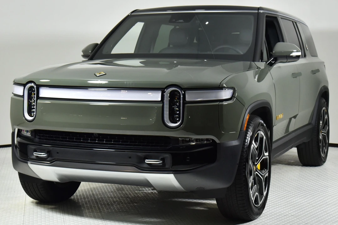 2022 Rivian R1S - Image 2 of 5