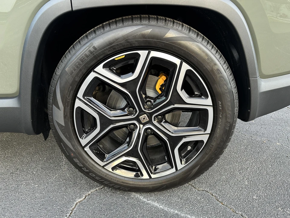 2022 Rivian R1S - Image 14 of 30