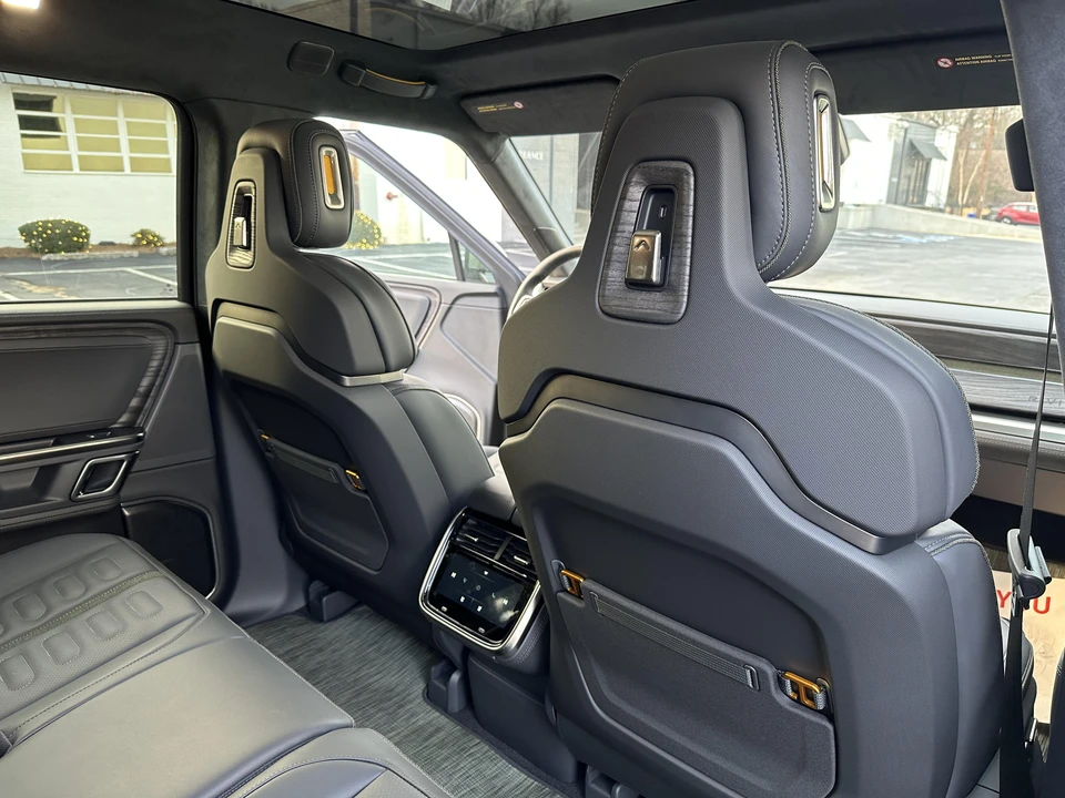 2022 Rivian R1S - Image 29 of 30