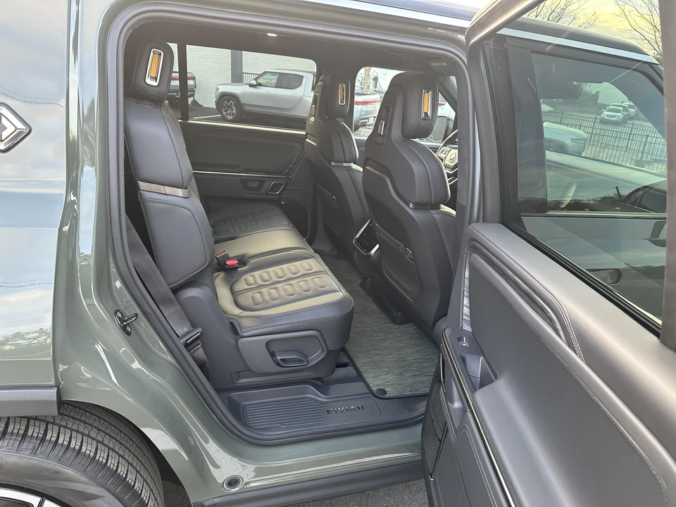 2022 Rivian R1S - Image 22 of 30