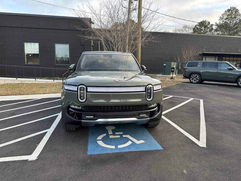 2022 Rivian R1S - Image 6 of 30