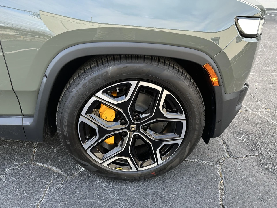 2022 Rivian R1S - Image 16 of 30
