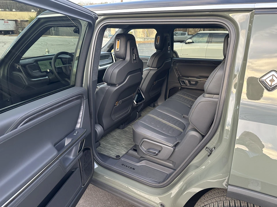 2022 Rivian R1S - Image 28 of 30