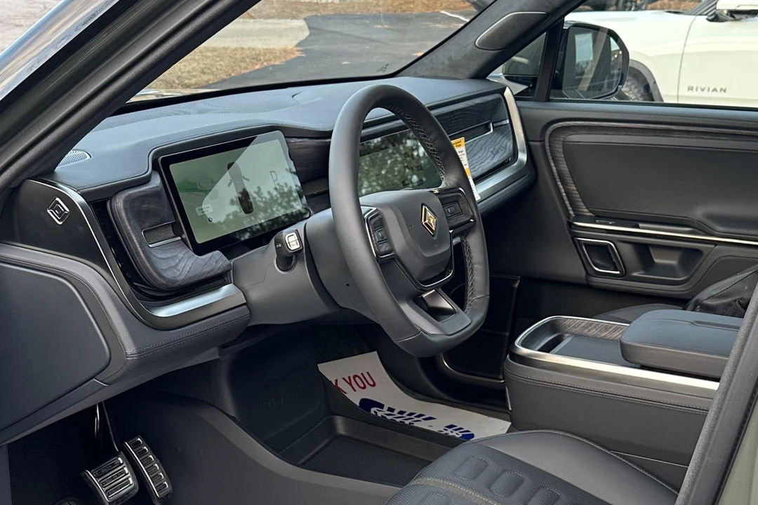 2022 Rivian R1S - Image 17 of 30