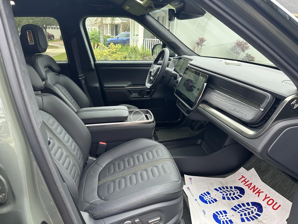 2022 Rivian R1S - Image 21 of 30
