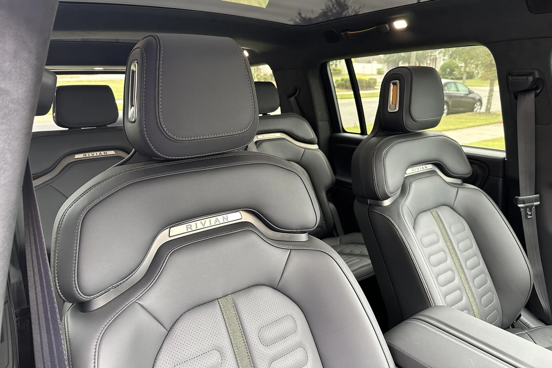2022 Rivian R1S - Image 18 of 30