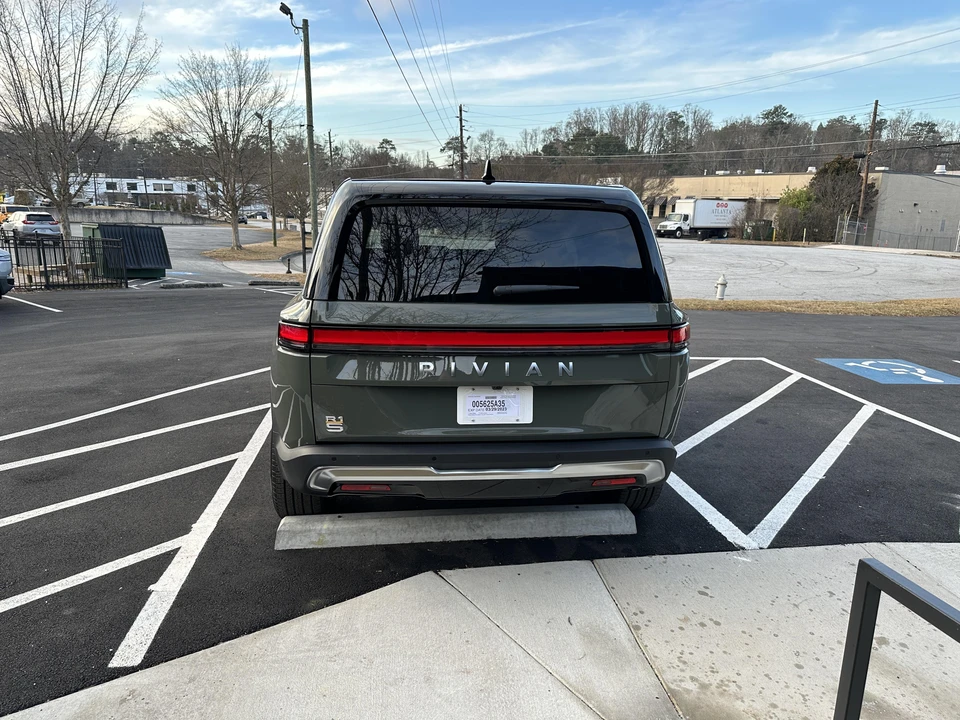 2022 Rivian R1S - Image 11 of 30