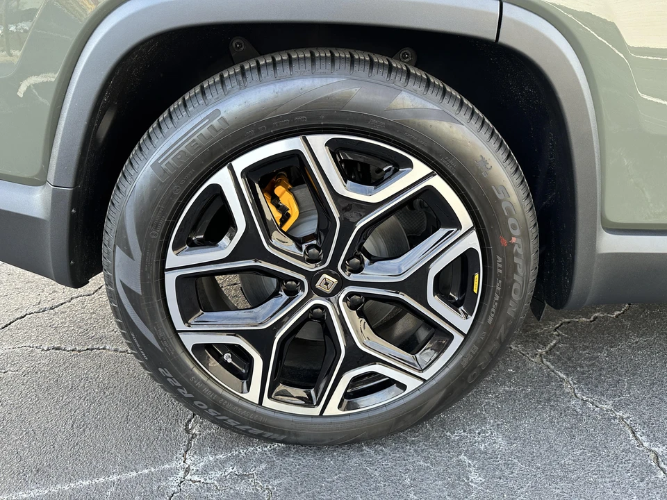 2022 Rivian R1S - Image 15 of 30
