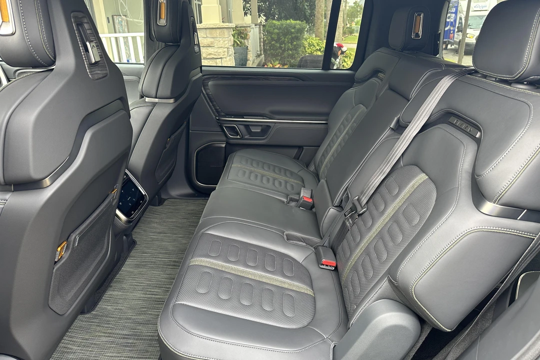 2022 Rivian R1S - Image 19 of 30