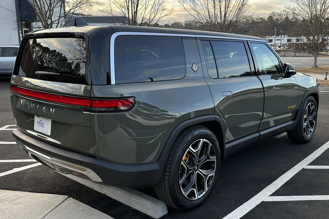 2022 Rivian R1S - Image 4 of 30
