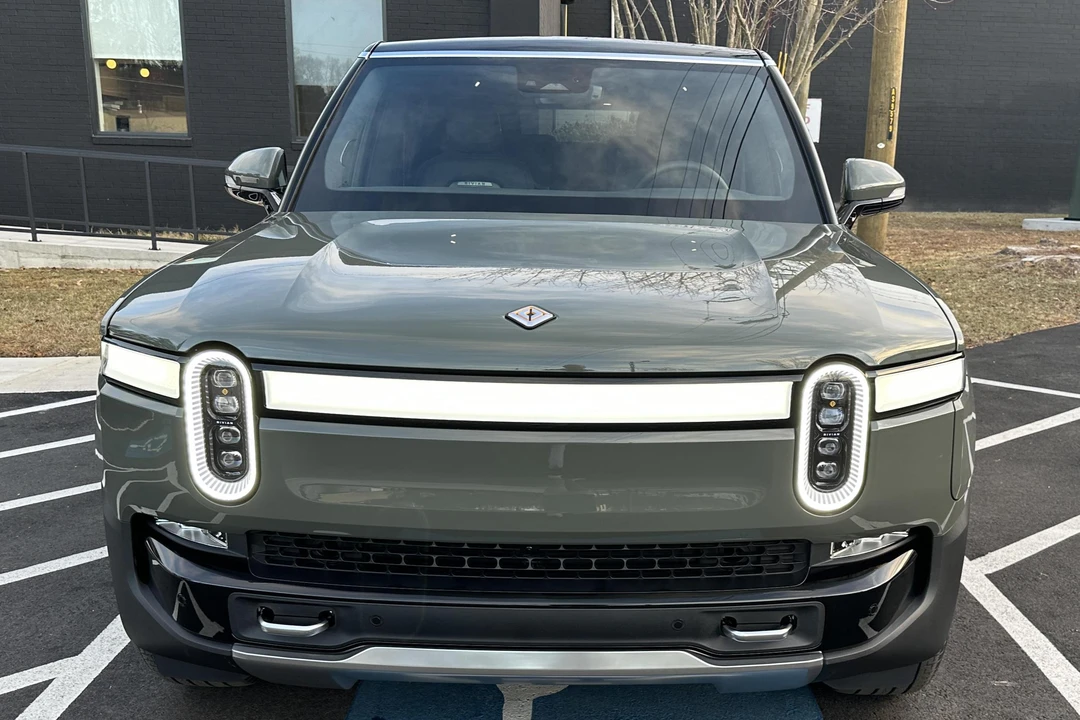 2022 Rivian R1S - Image 2 of 30