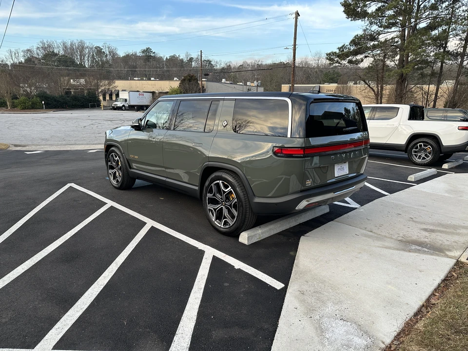2022 Rivian R1S - Image 9 of 30