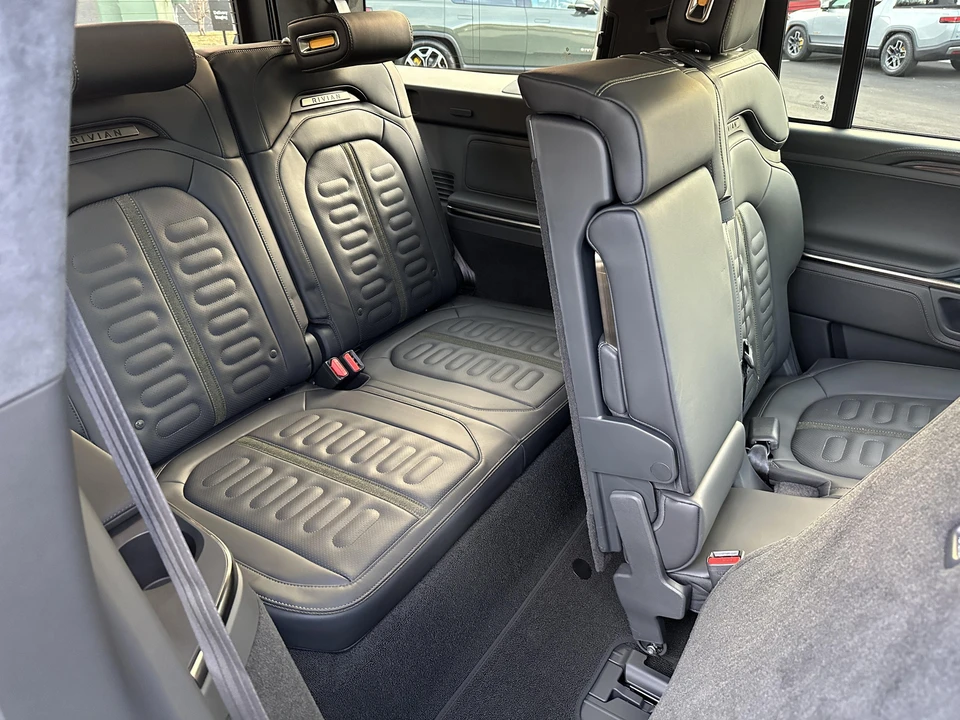 2022 Rivian R1S - Image 24 of 30