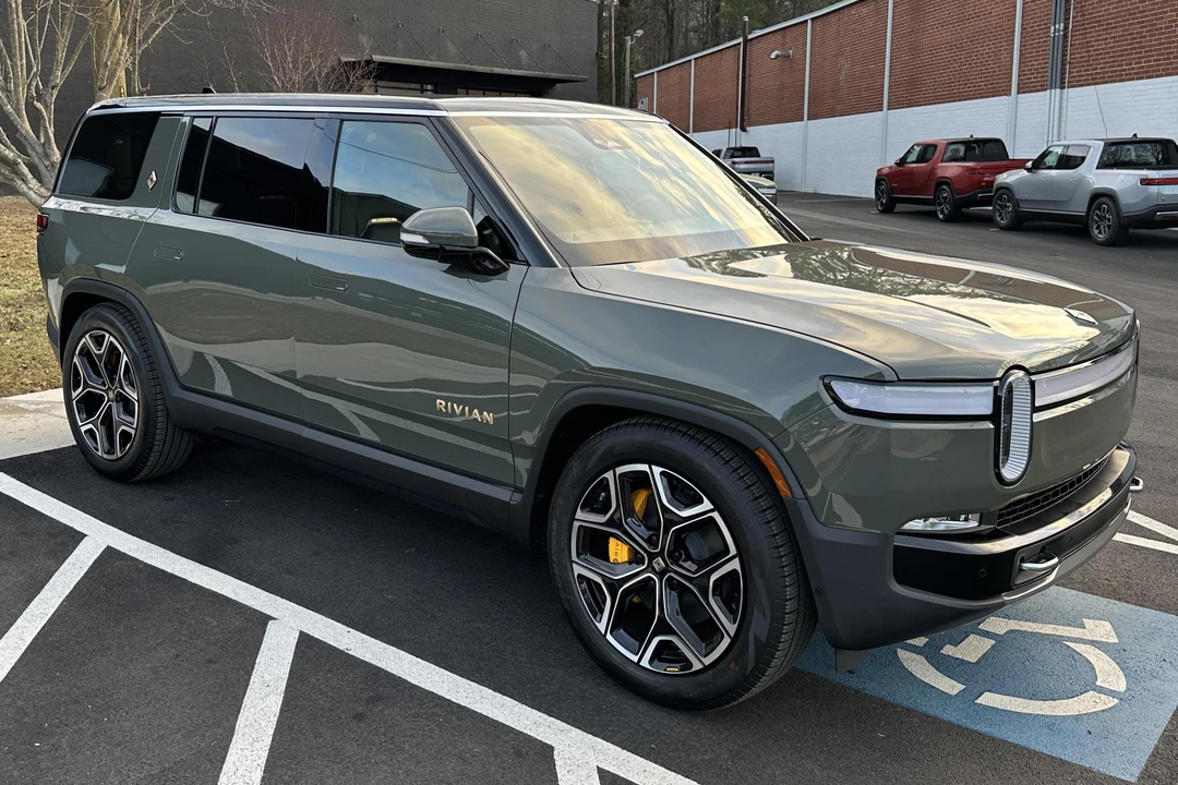 2022 Rivian R1S - Image 3 of 30