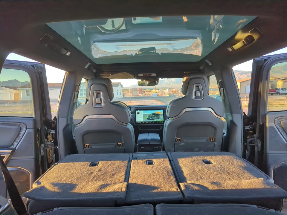 2022 Rivian R1S - Image 7 of 21
