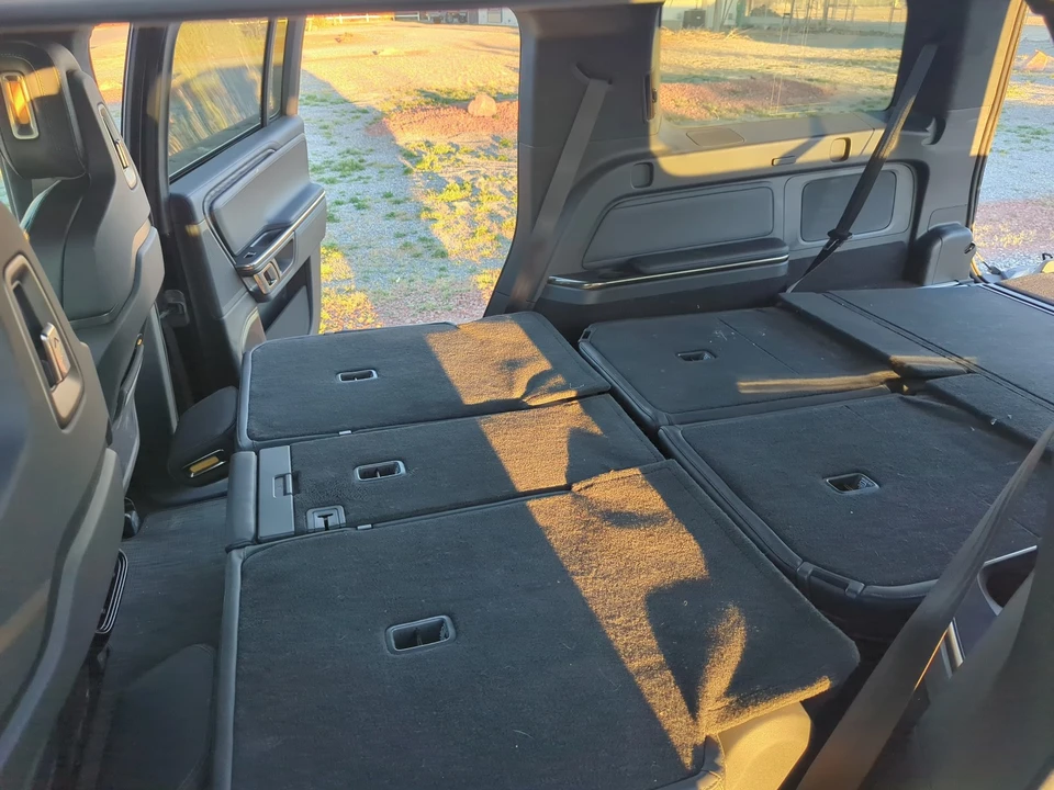 2022 Rivian R1S - Image 9 of 21