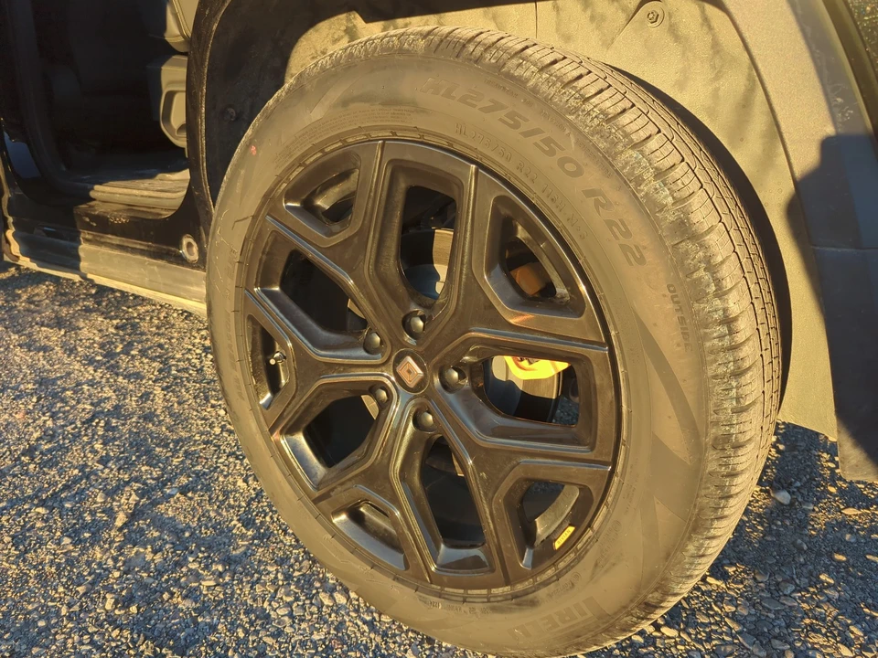 2022 Rivian R1S - Image 8 of 21