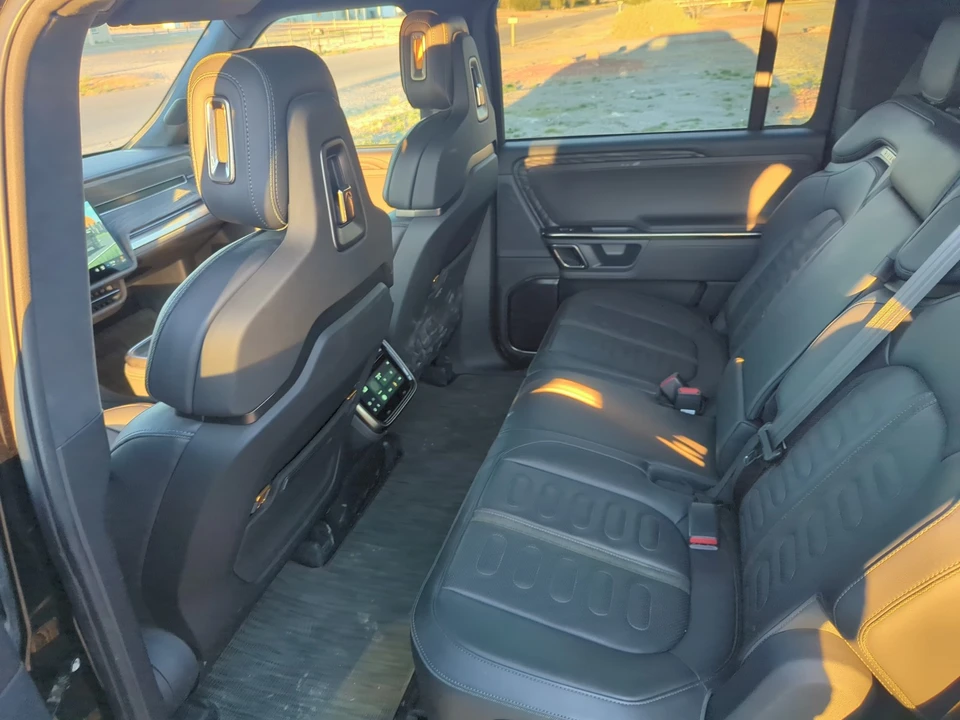 2022 Rivian R1S - Image 18 of 21