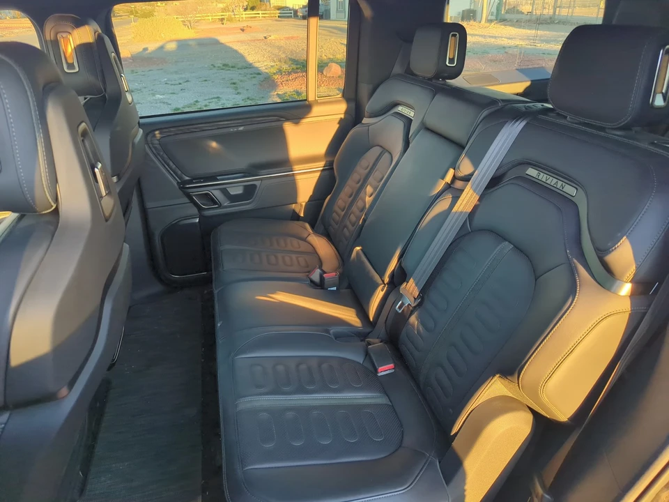 2022 Rivian R1S - Image 16 of 21