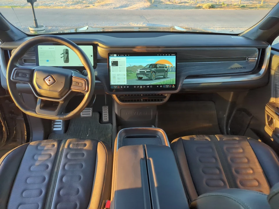 2022 Rivian R1S - Image 21 of 21
