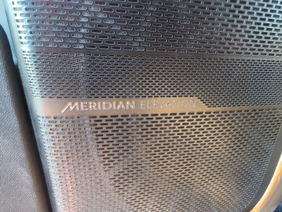 2022 Rivian R1S - Image 14 of 21