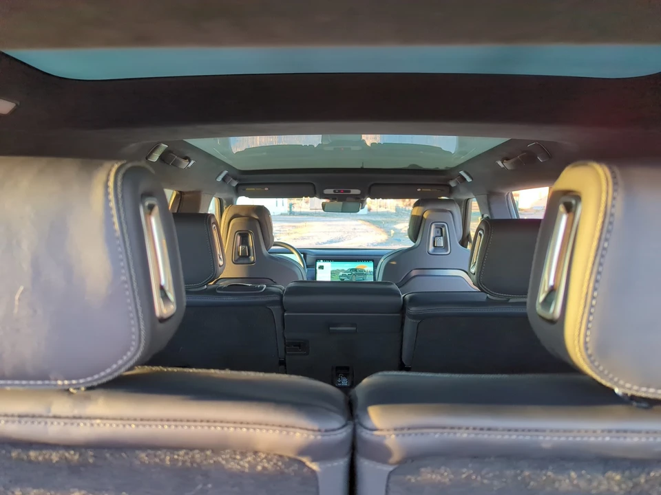 2022 Rivian R1S - Image 10 of 21