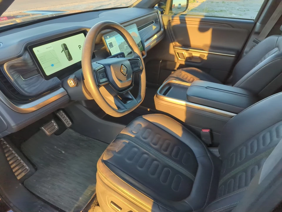 2022 Rivian R1S - Image 15 of 21