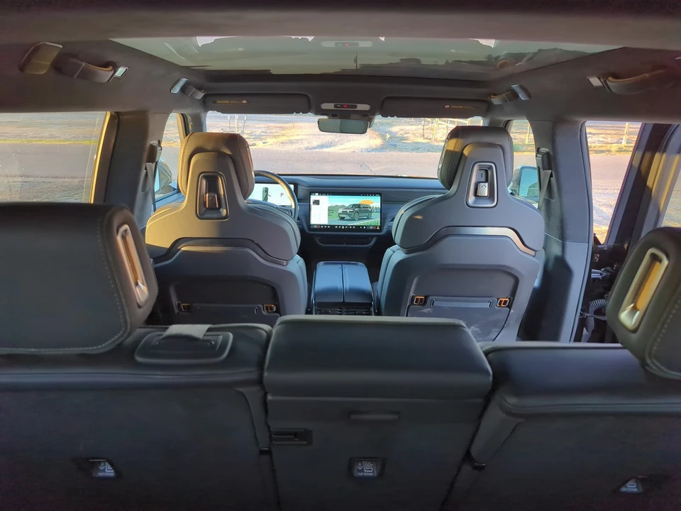 2022 Rivian R1S - Image 11 of 21