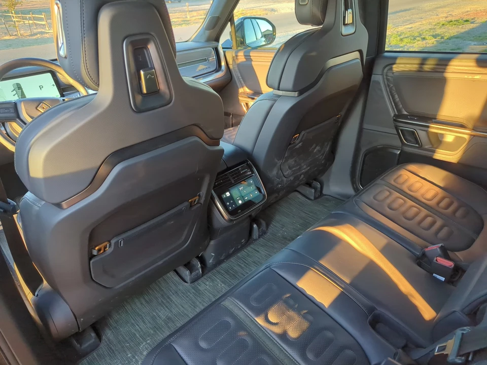 2022 Rivian R1S - Image 19 of 21