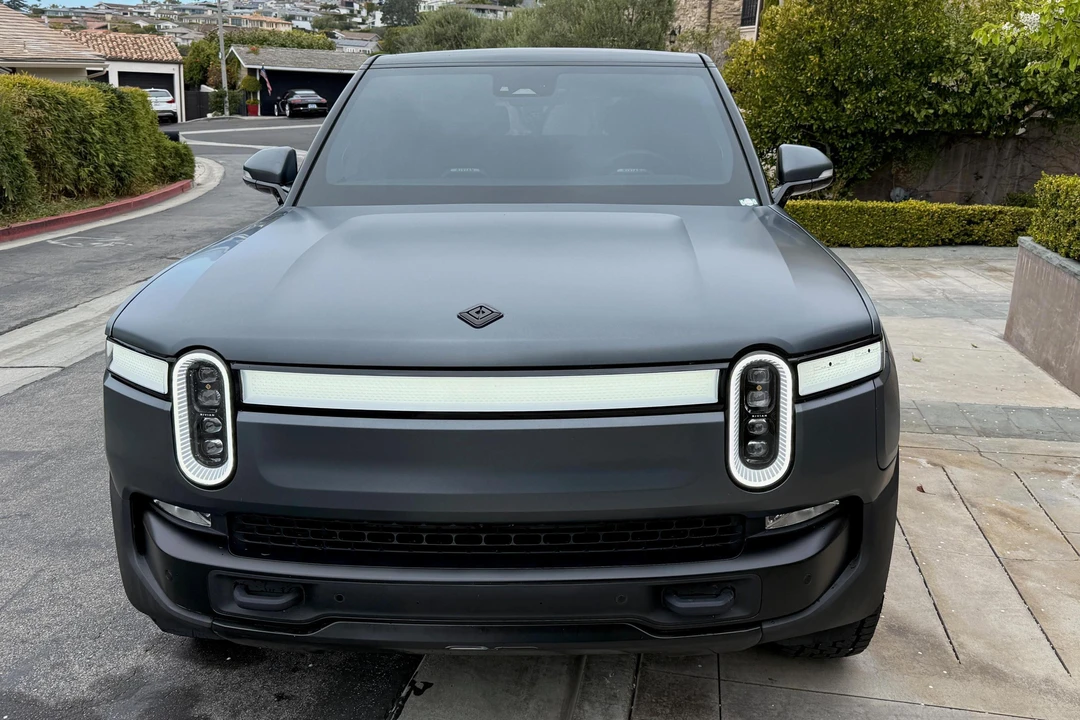 2022 Rivian R1S - Image 2 of 31
