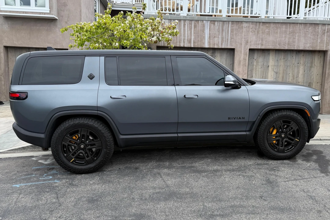 2022 Rivian R1S - Image 11 of 31